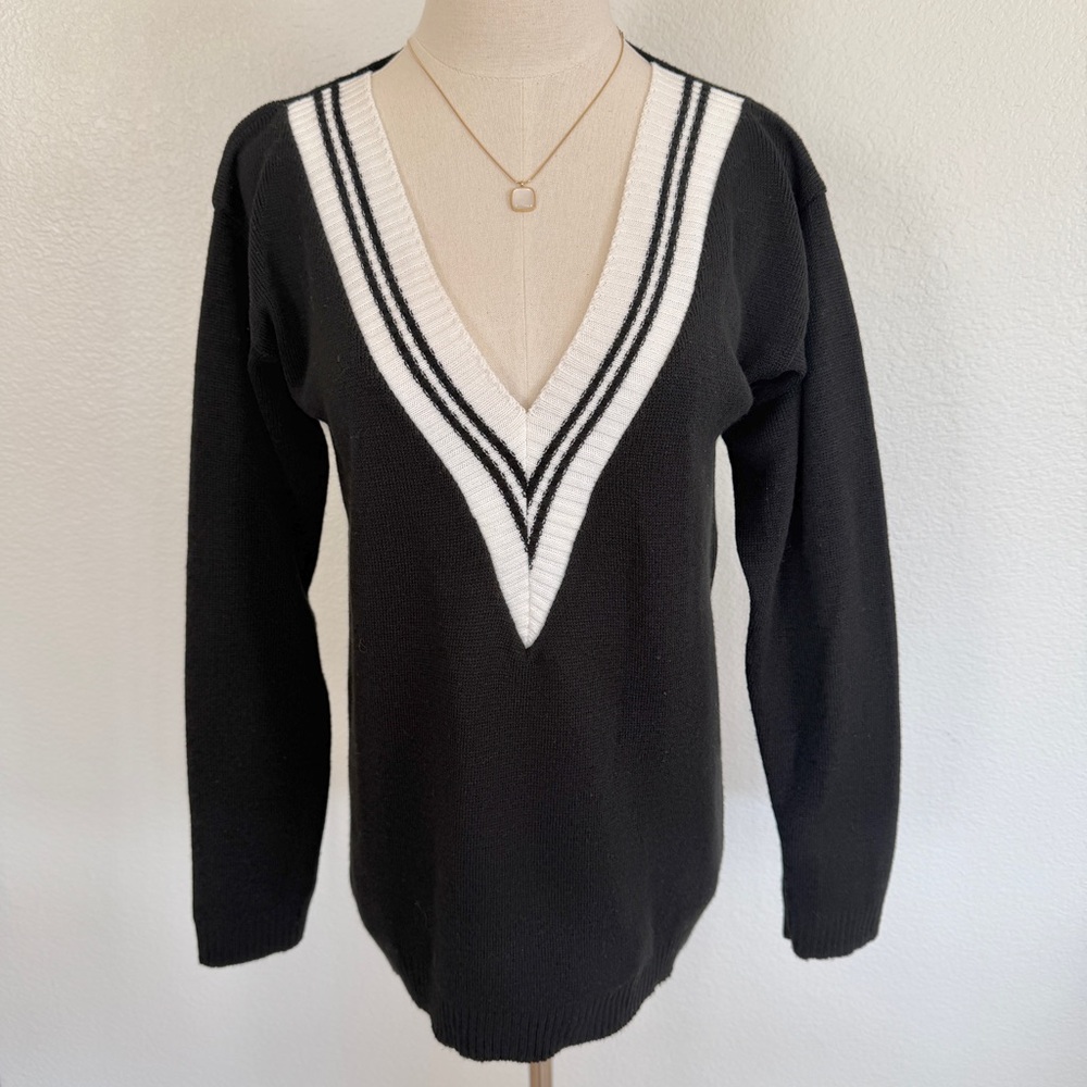 🖤 Boohoo Preppy Varsity Black and White V-Neck Sweater